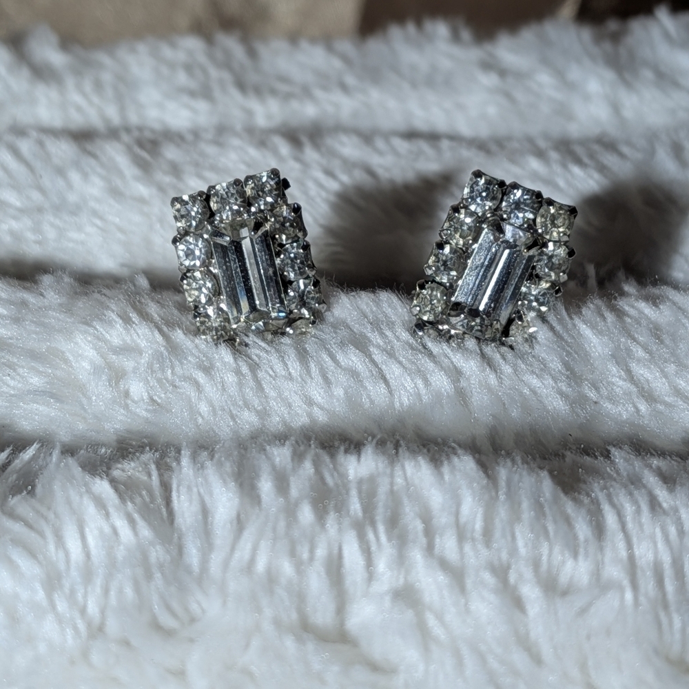 Vintage Elegant Silver Stud Earrings